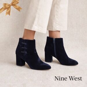 Nine West Navy Velvet Ankle Booties Block Heel 7.5M